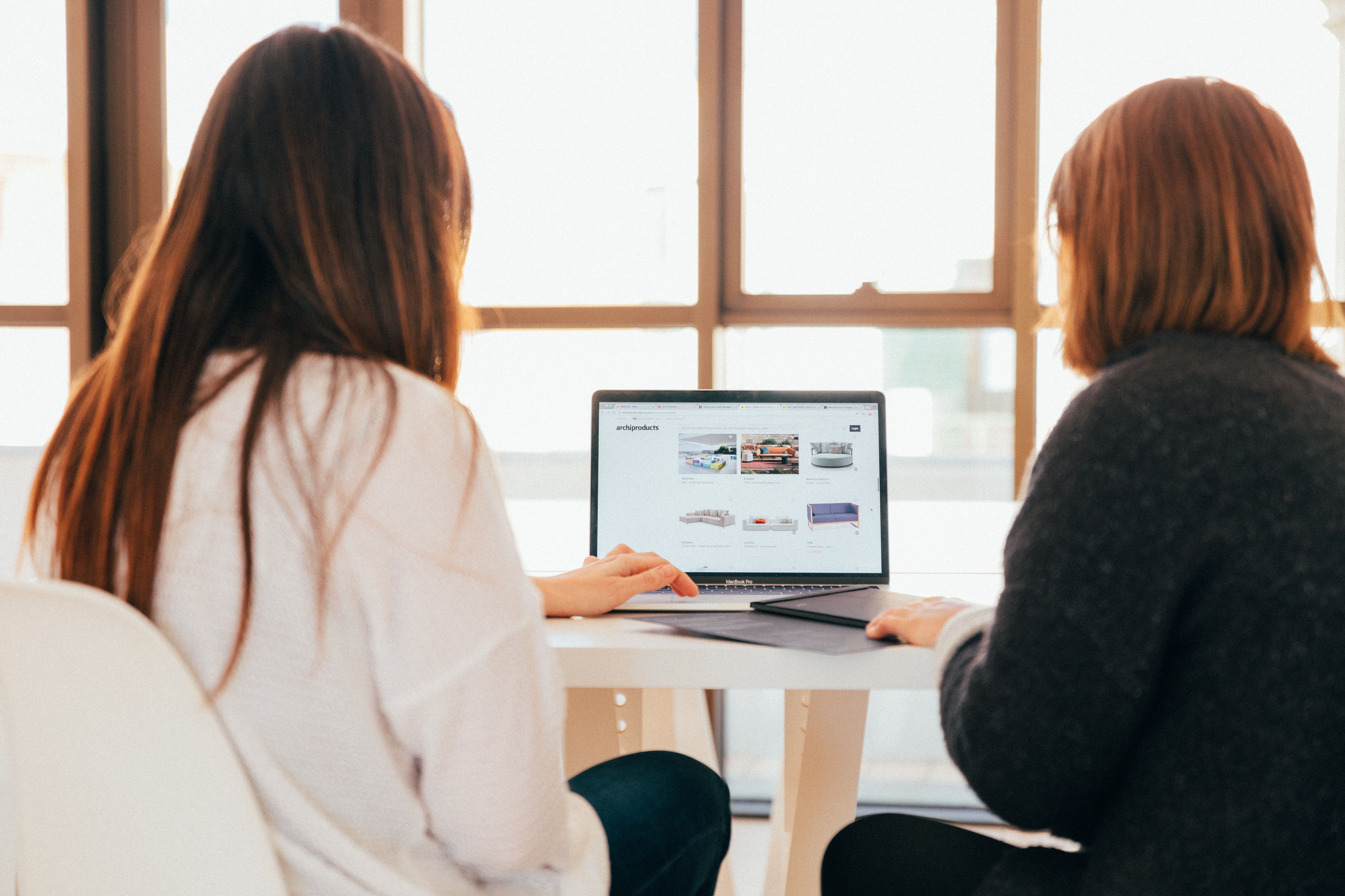 TWO WOMEN ON COMPUTER